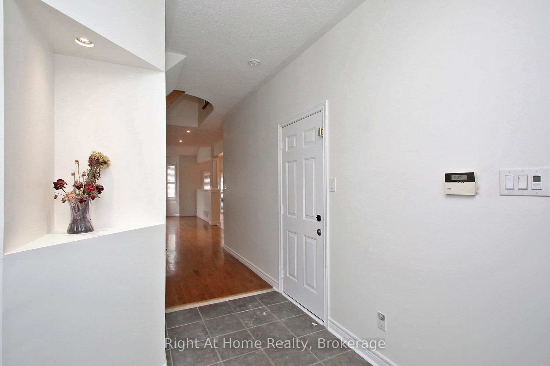 181 Fairlane Crescent Upper