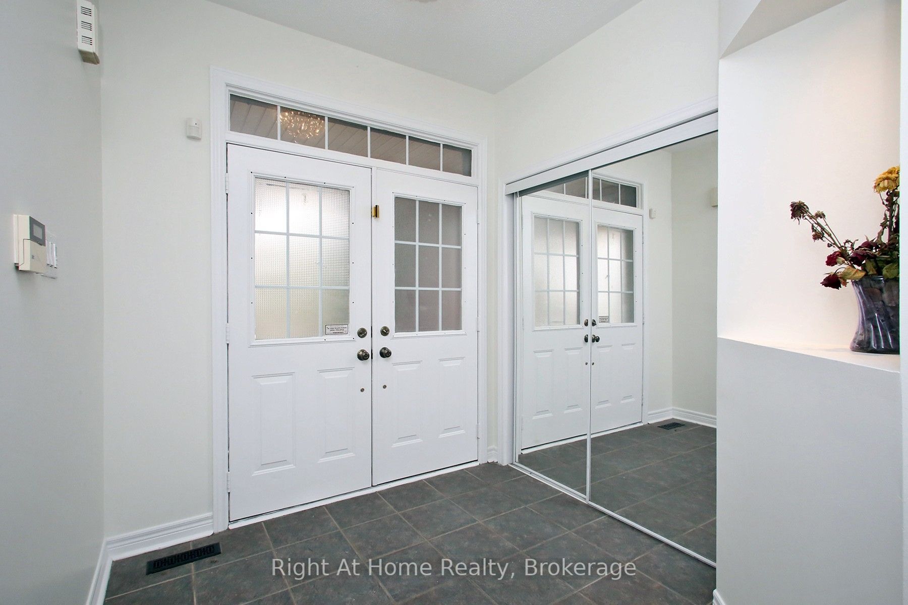 181 Fairlane Crescent Upper