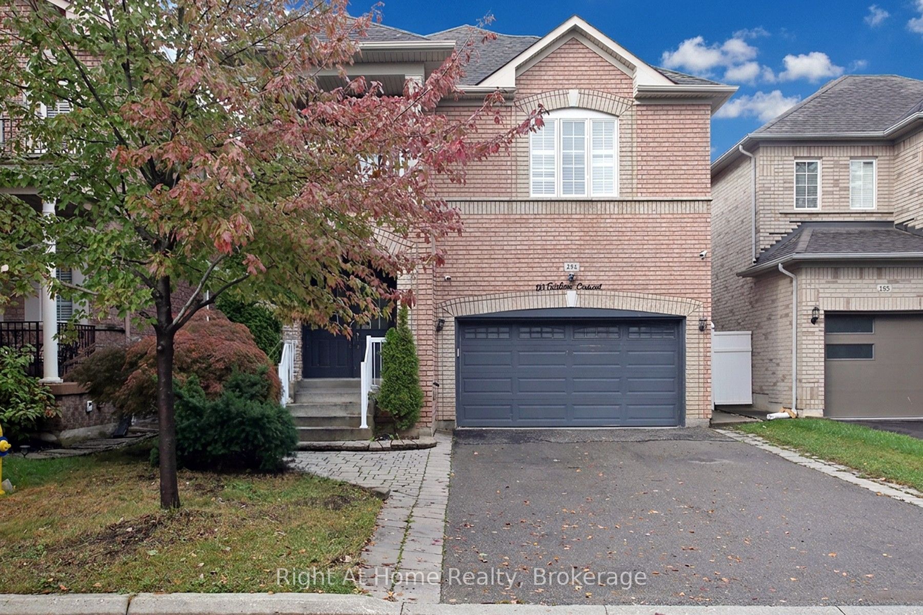 181 Fairlane Crescent Upper