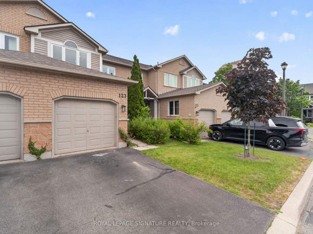 Photo of 833 Scollard Court #123, Mississauga, ON L5V 2B4 (MLS # W13545400)