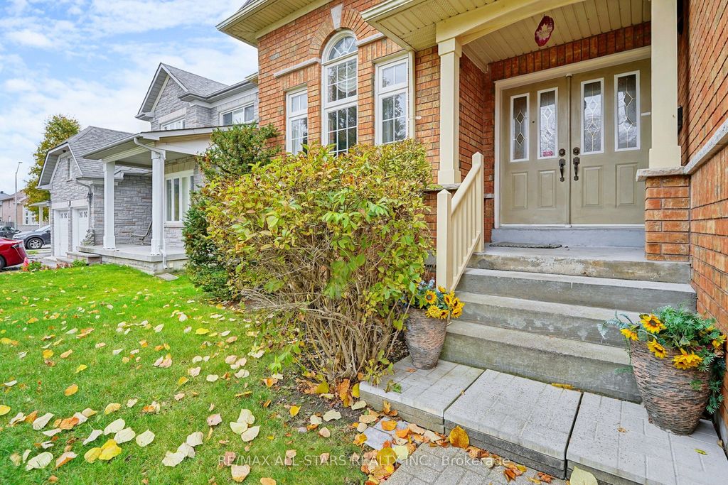 Photo of 54 Bretton Circle, Markham, ON L3S 3R1 (MLS # N13104988)