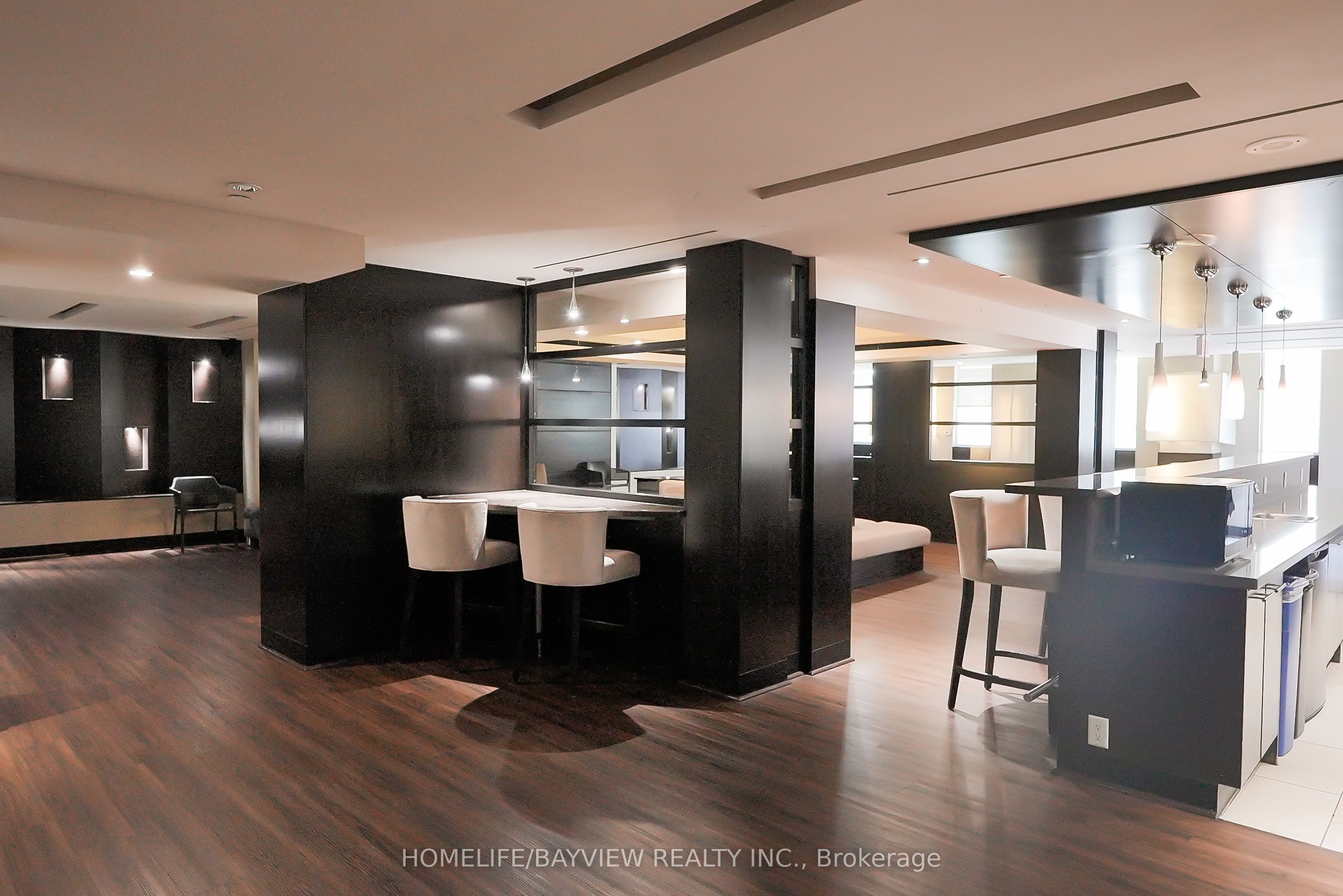 18 Yonge Street 915