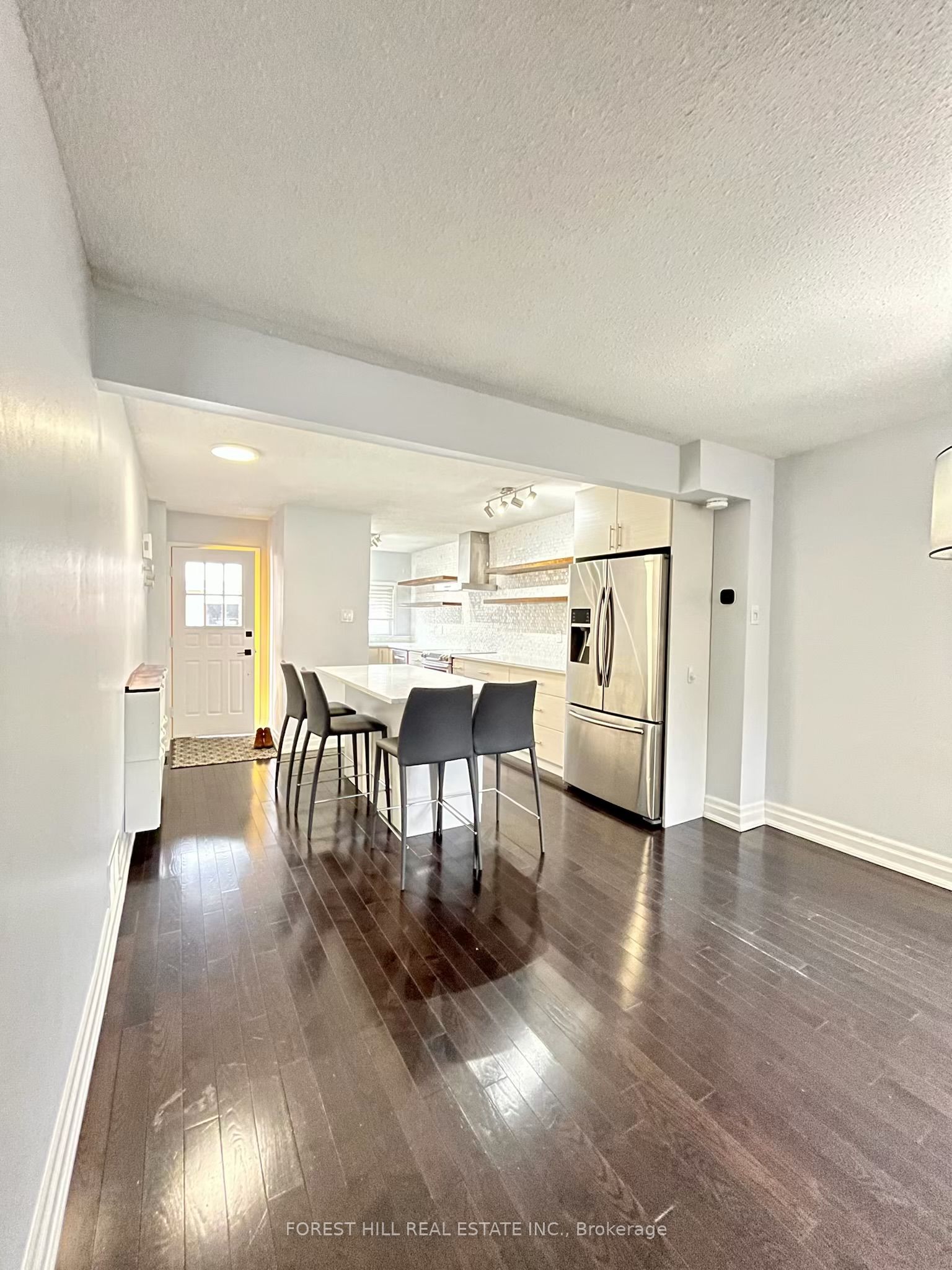 812 Sweetwater Crescent