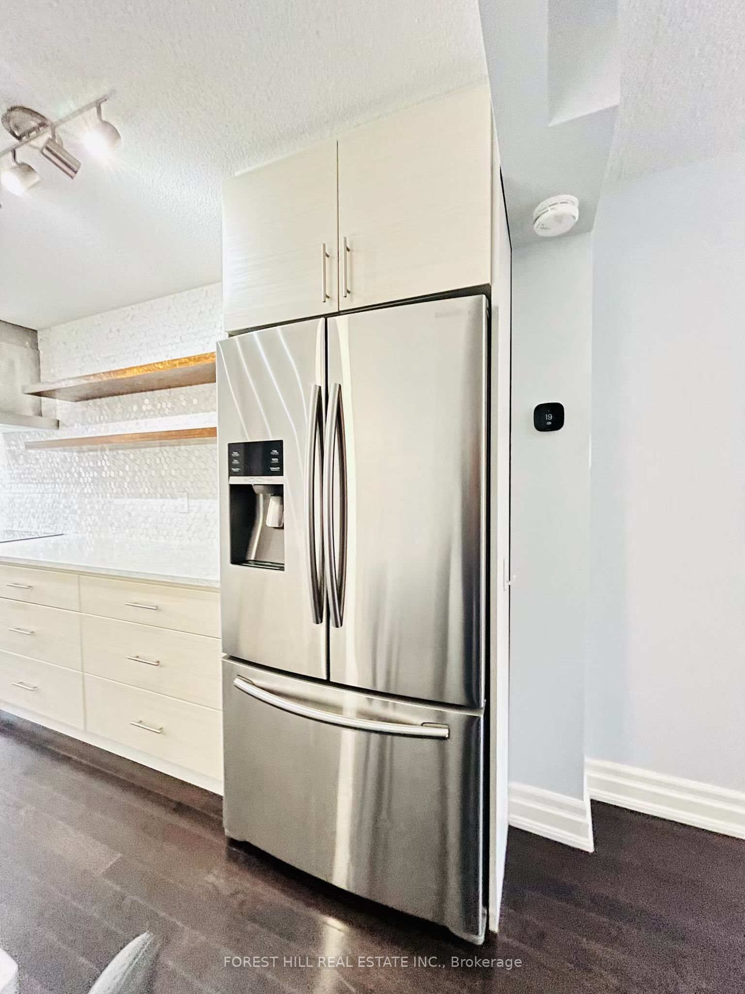 812 Sweetwater Crescent