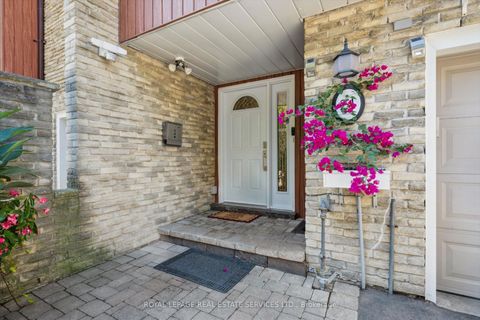 Photo of 915 Inverhouse Drive #24, Mississauga, ON L5J 4B2 (MLS # W12469206)