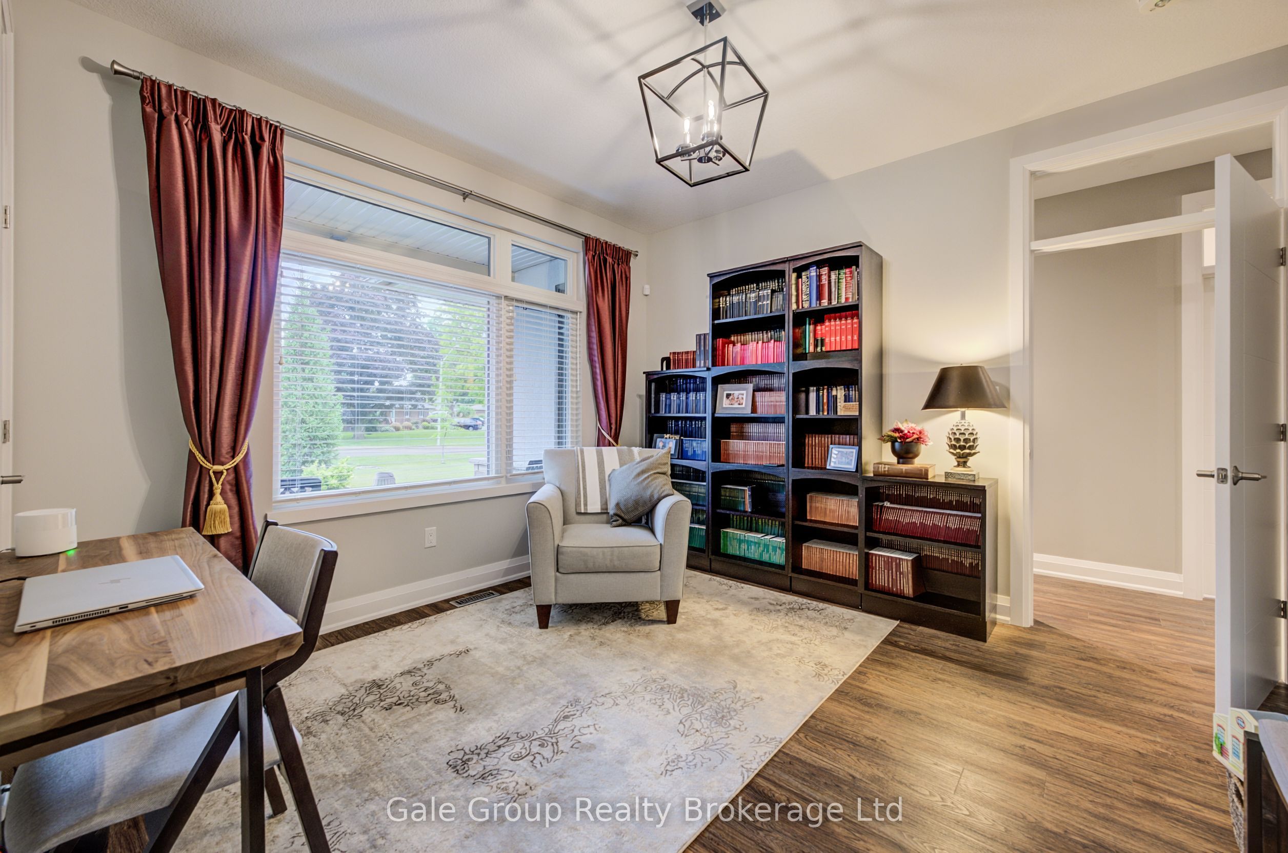 8 Pittock Park Road