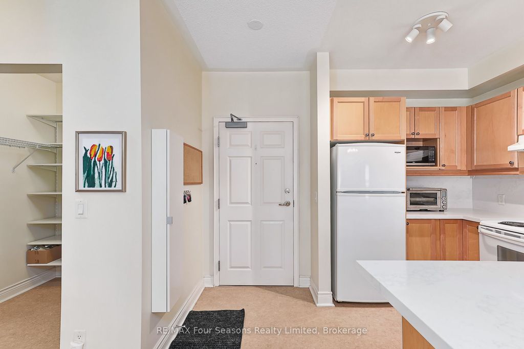 Photo of 91 RAGLAN Street #310, Collingwood, ON L9Y 0B2 (MLS # S12644928)
