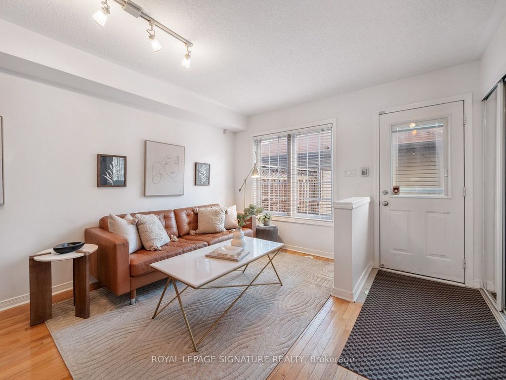 Photo of 985 Roselawn Avenue, Toronto, ON M6B 4M9 (MLS # W12865782)