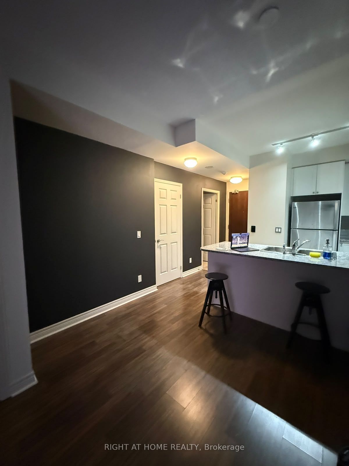 339 rathburn Road W 2318
