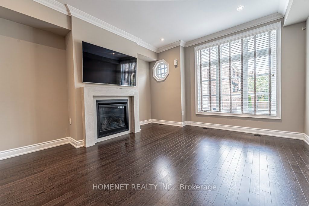 2058 Queensborough Gate