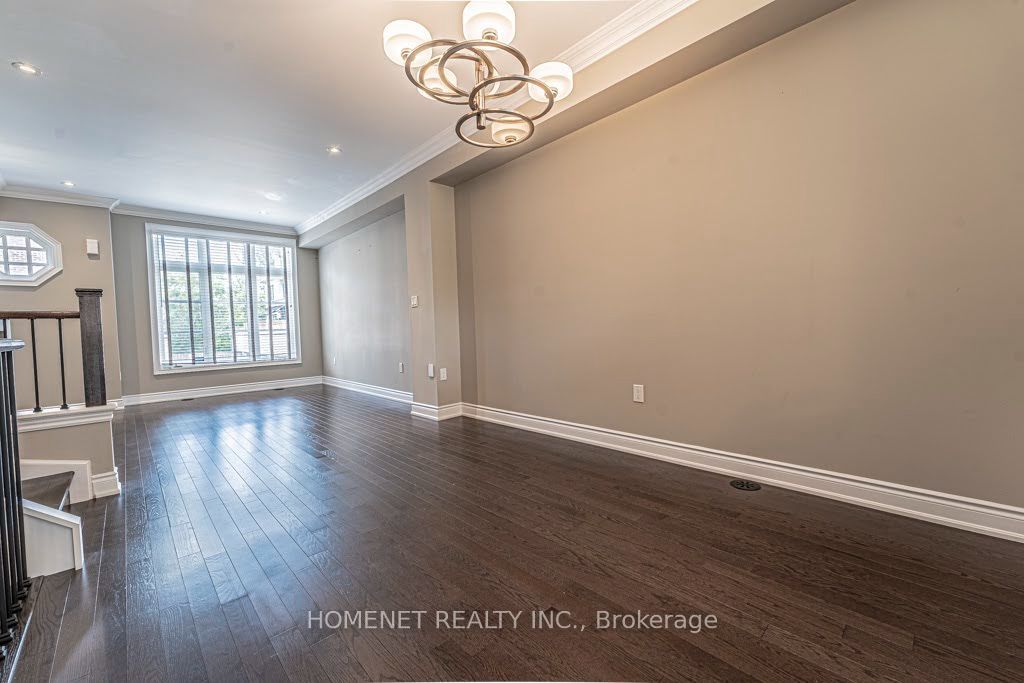 2058 Queensborough Gate