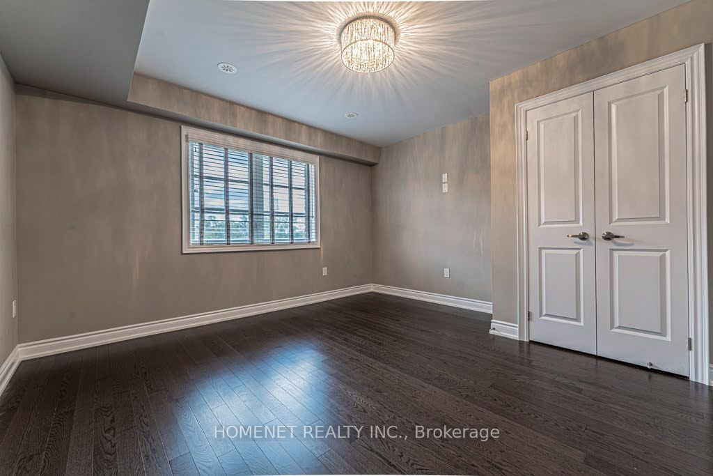 2058 Queensborough Gate