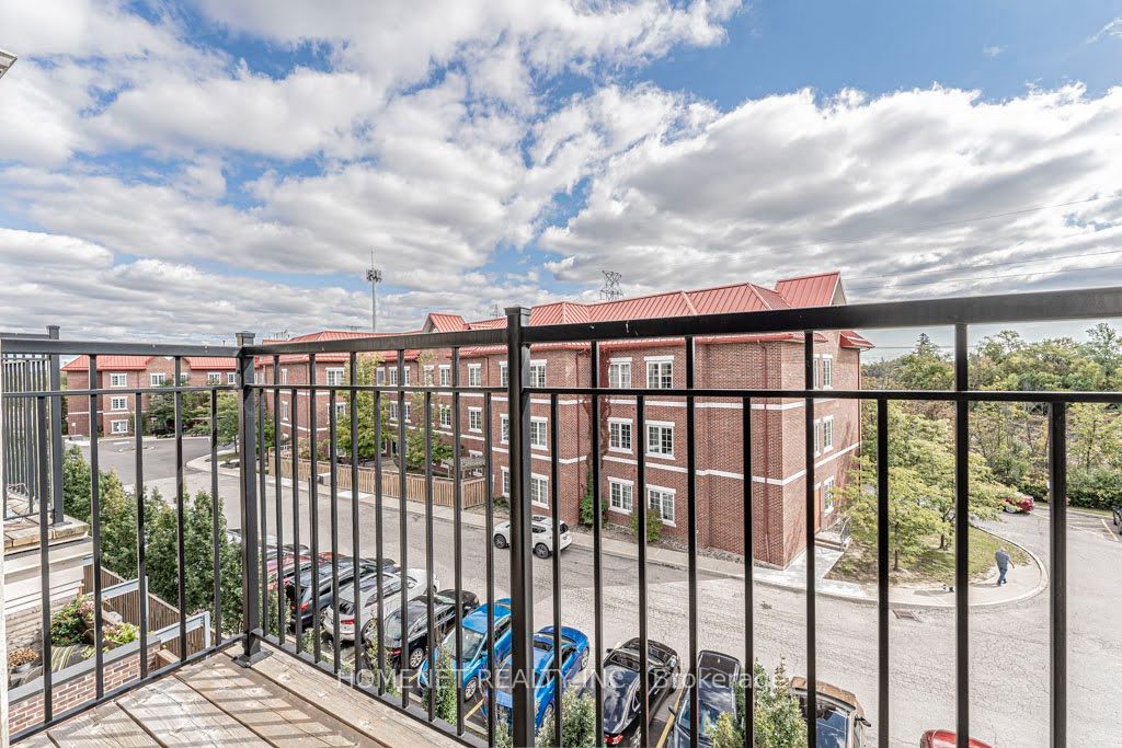 2058 Queensborough Gate