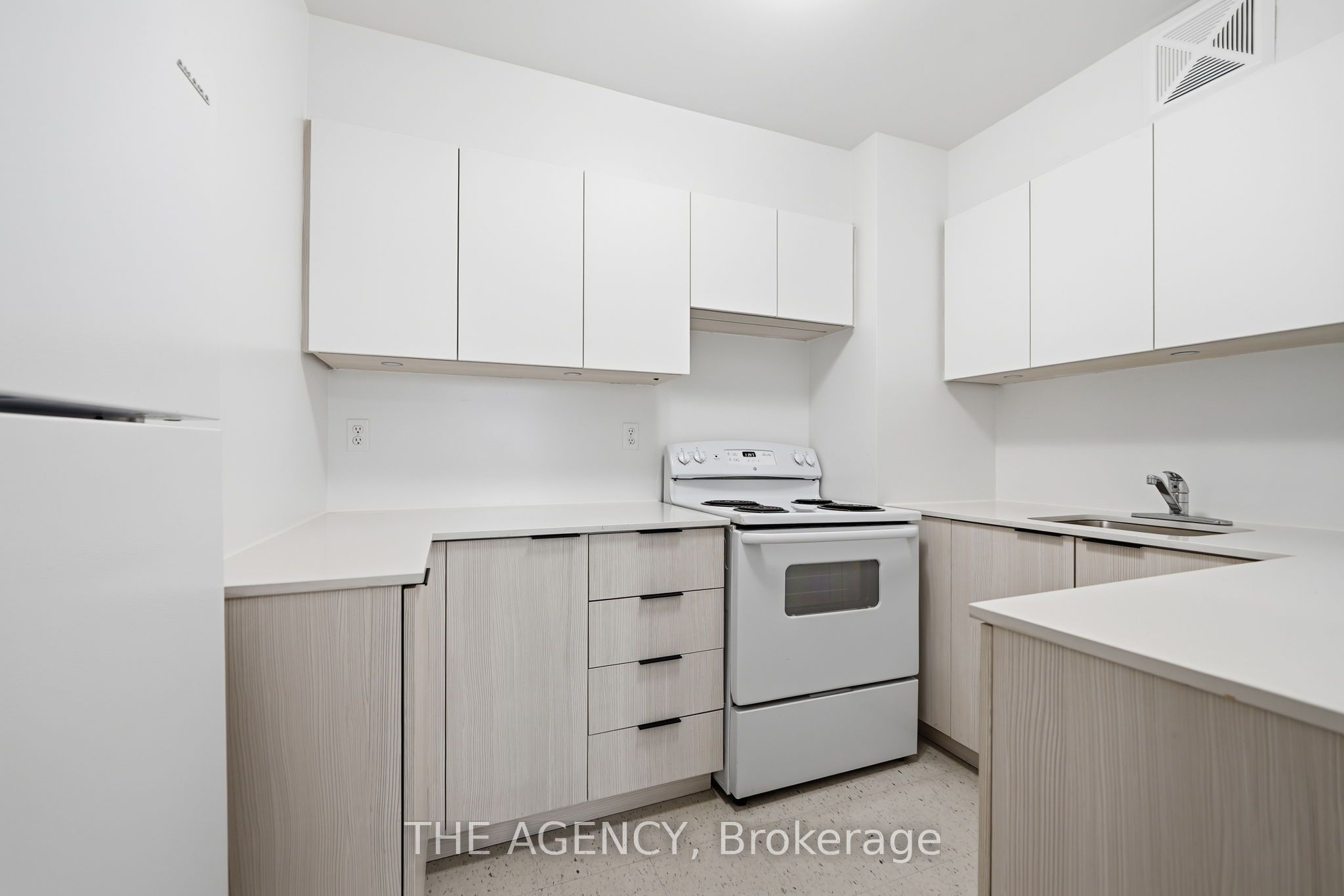 2350 Dundas Street W 1910A