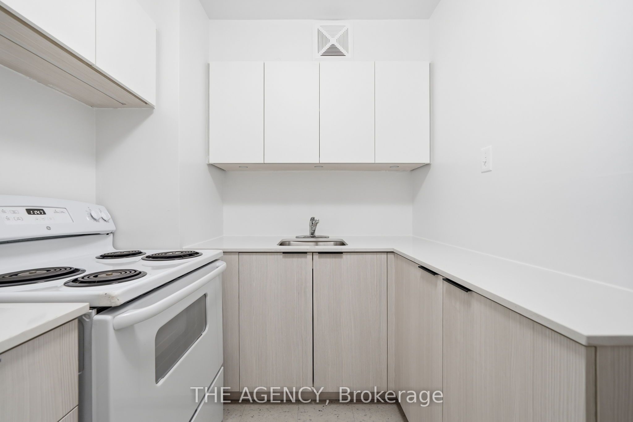 2350 Dundas Street W 1910A
