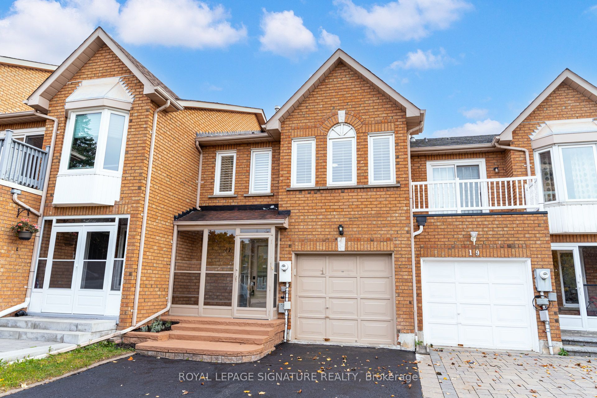 17 Thames Court