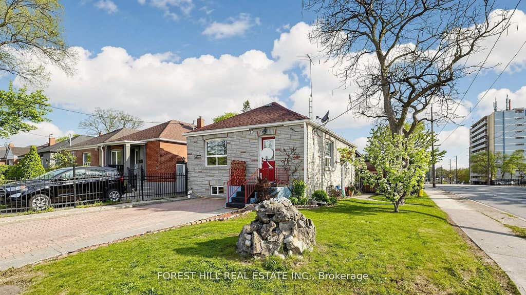 Photo of 2 Ellins Avenue, Toronto, ON M6N 2A1 (MLS # W13635812)