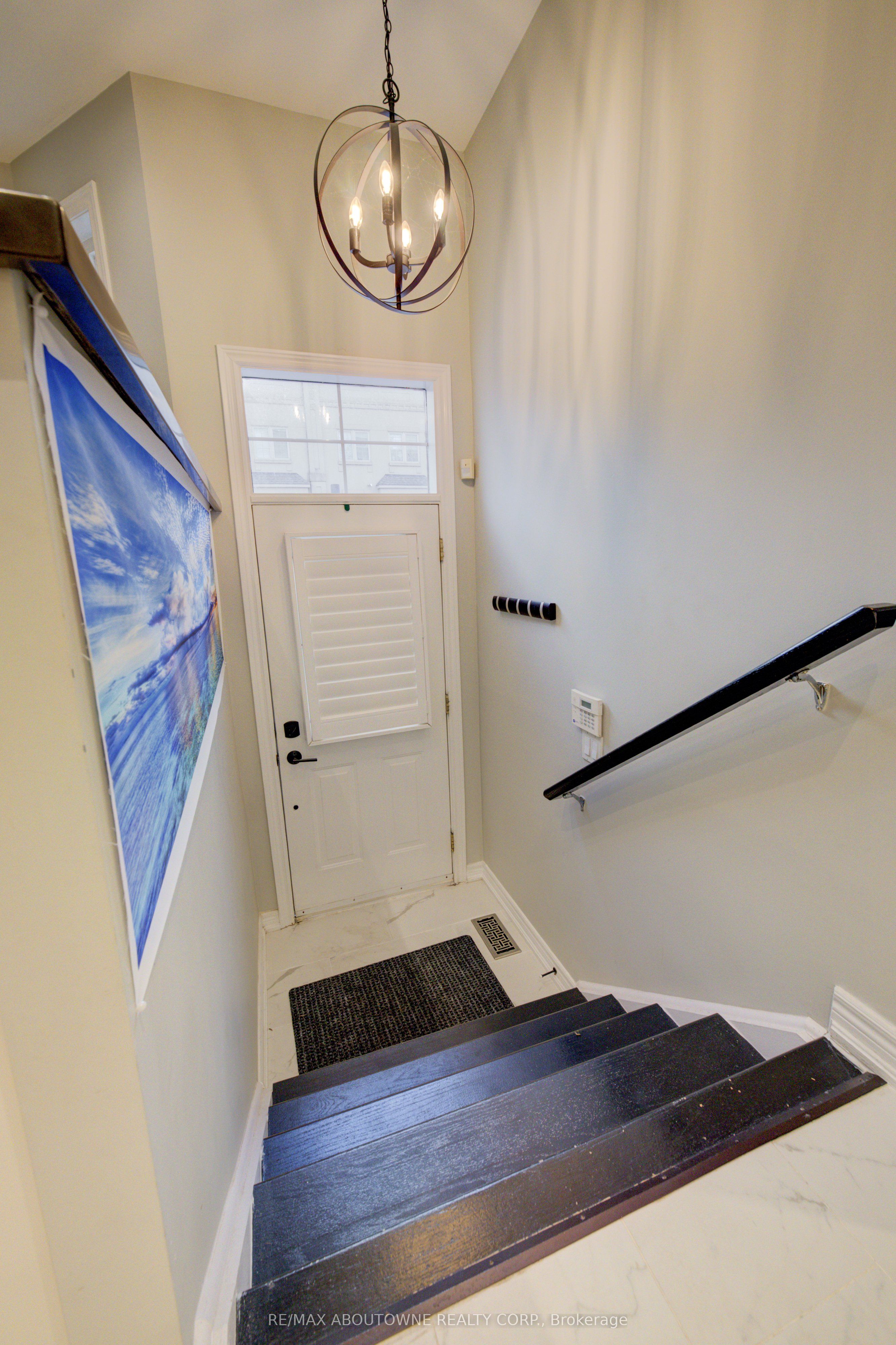 2351 Lakeshore Road 6