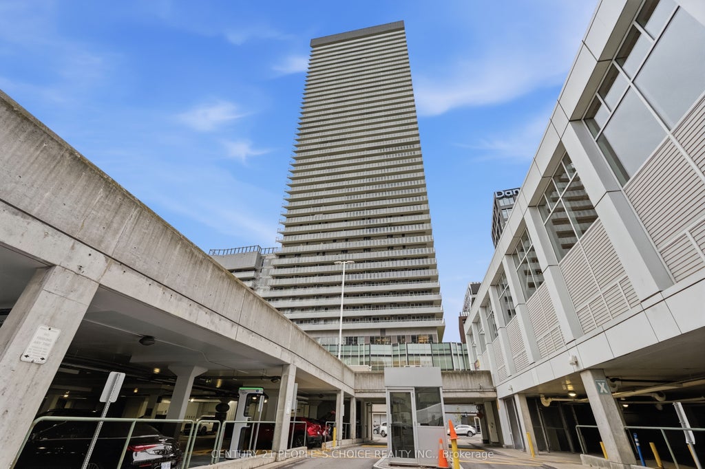 Photo of 15 Lower Jarvis Street #817, Toronto, ON M5E 1R7 (MLS # C14093108)