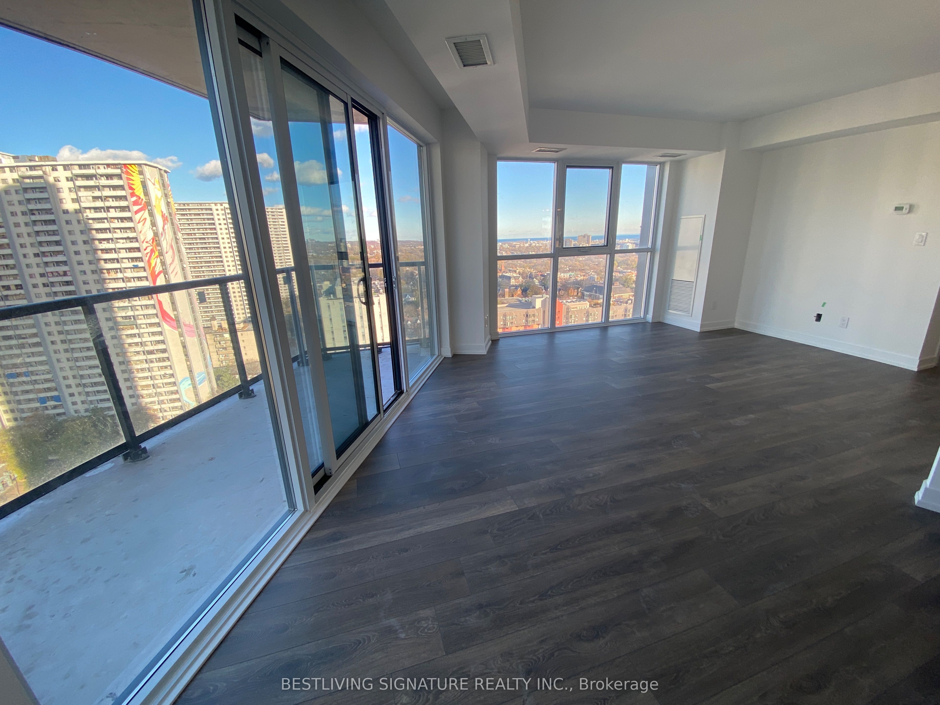 159 Wellesley Street E 903