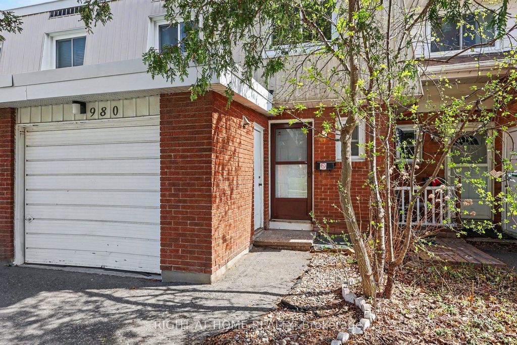 Photo of 980 Gulf Place #207, Overbrook - Castleheights and Area, ON K1K 3Y1 (MLS # X13104876)