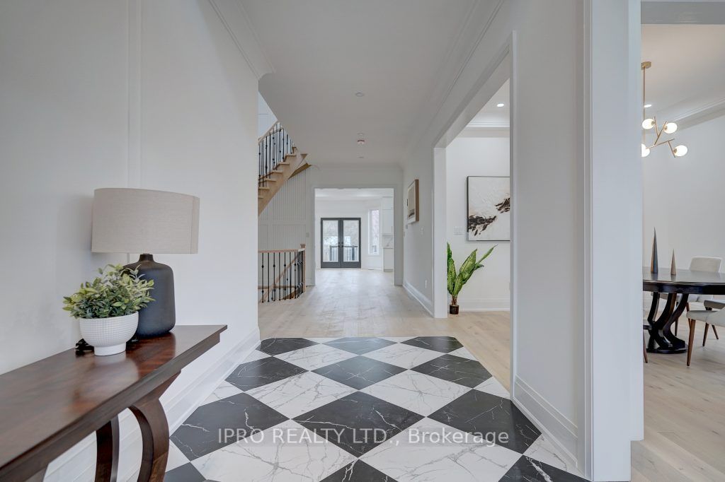 12 Euclid Avenue N
