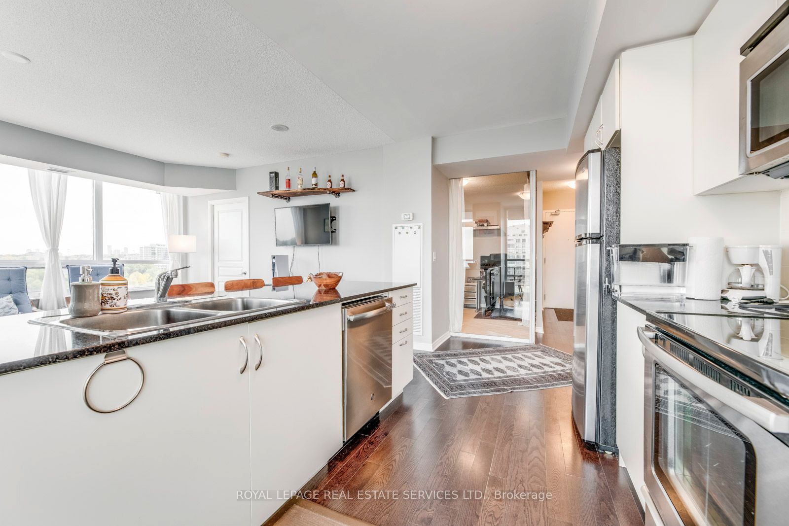 2240 Lake Shore Boulevard W 802