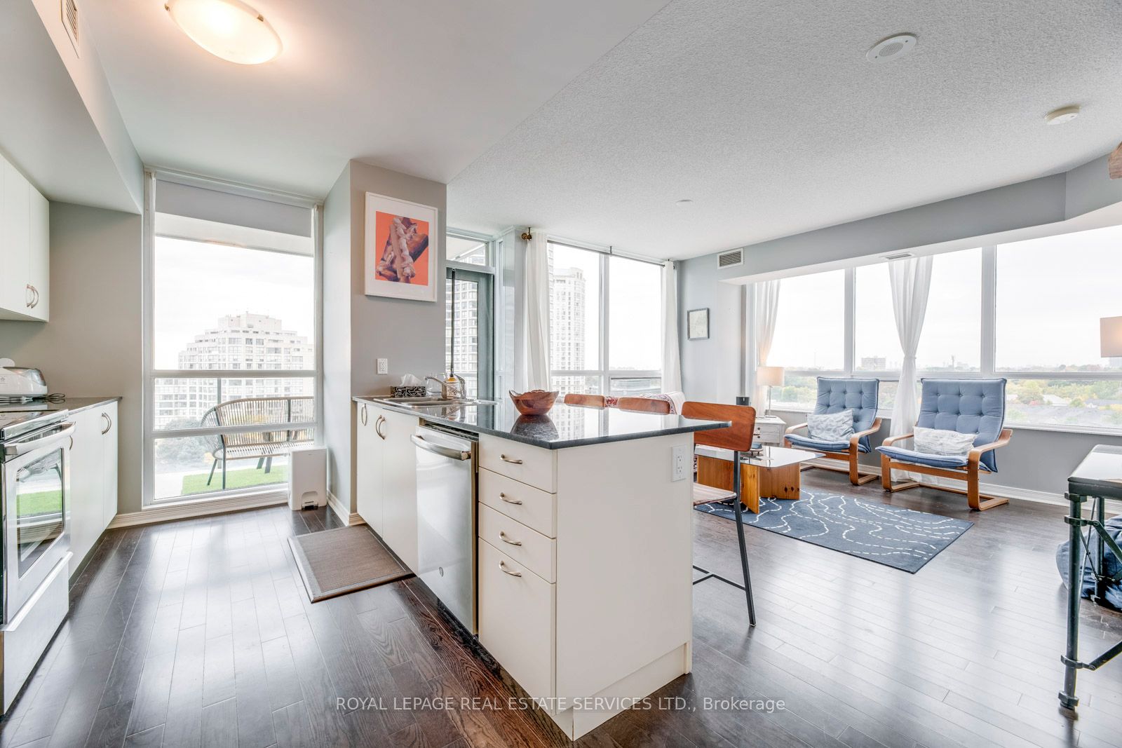 2240 Lake Shore Boulevard W 802