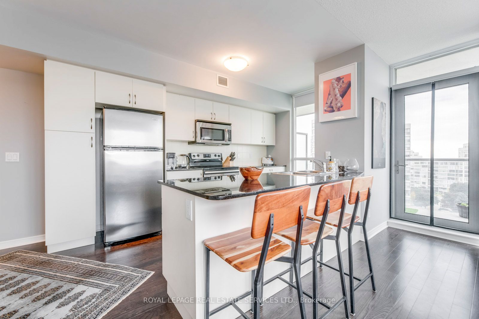 2240 Lake Shore Boulevard W 802