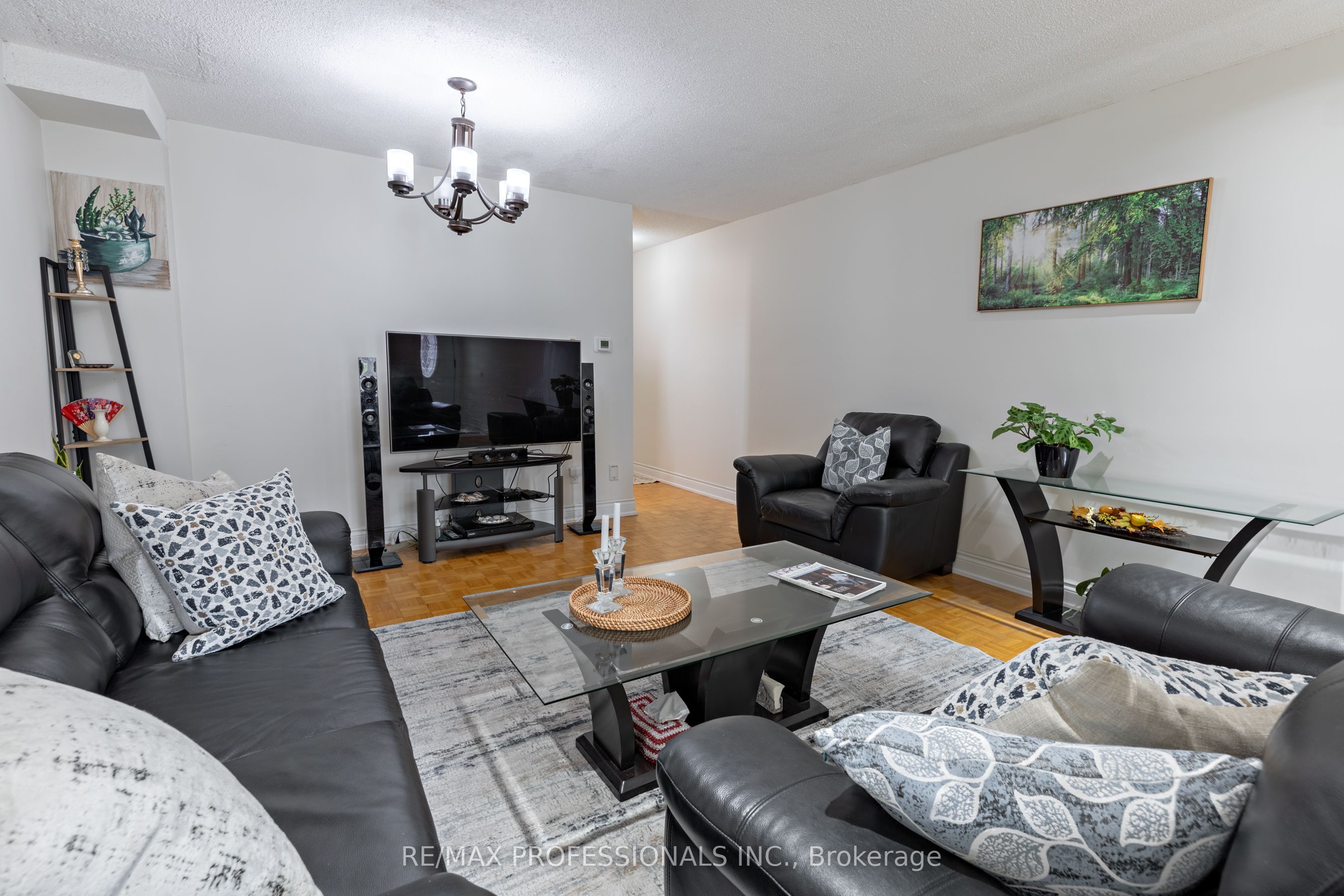 7 Mulock Avenue