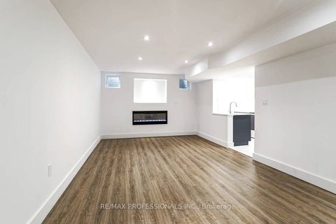 7 Vancho Crescent S Lower Toronto ON M9A 4Z1