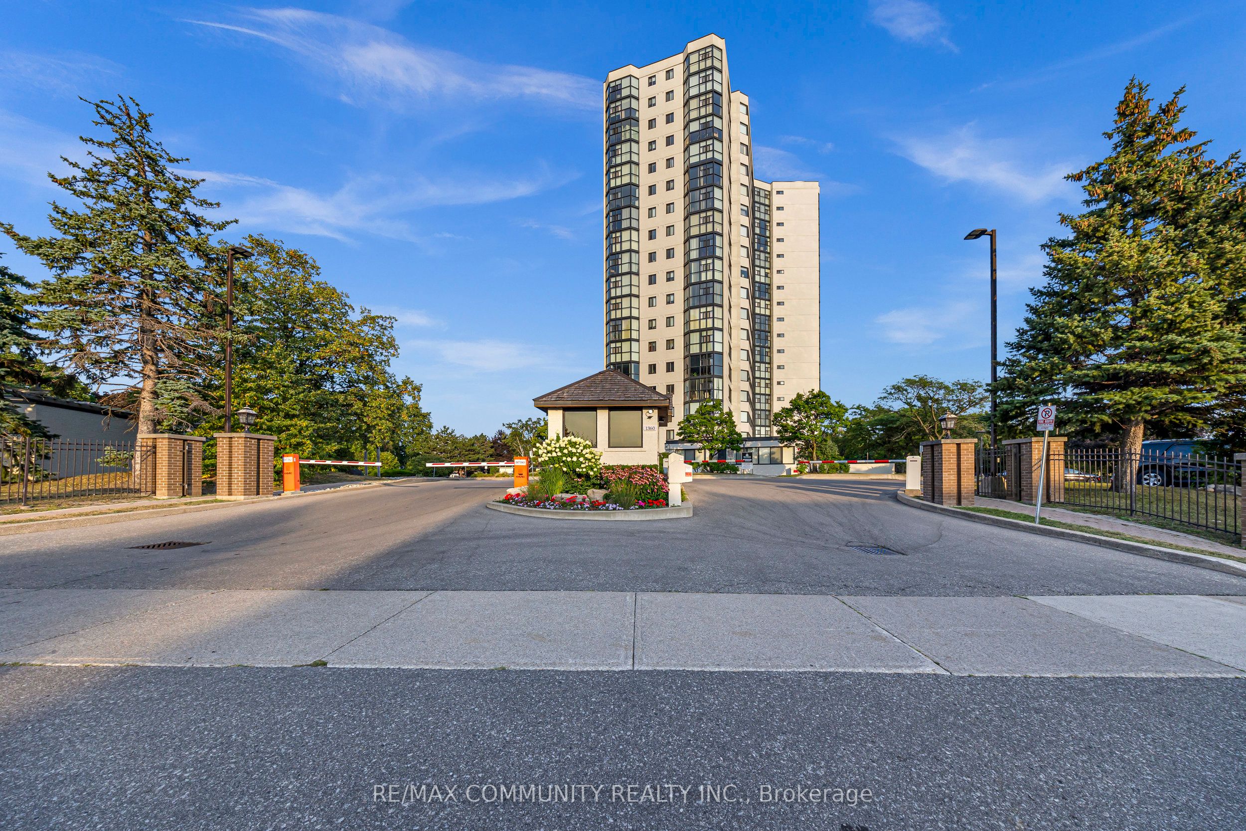 1360 Rathburn Road E 908