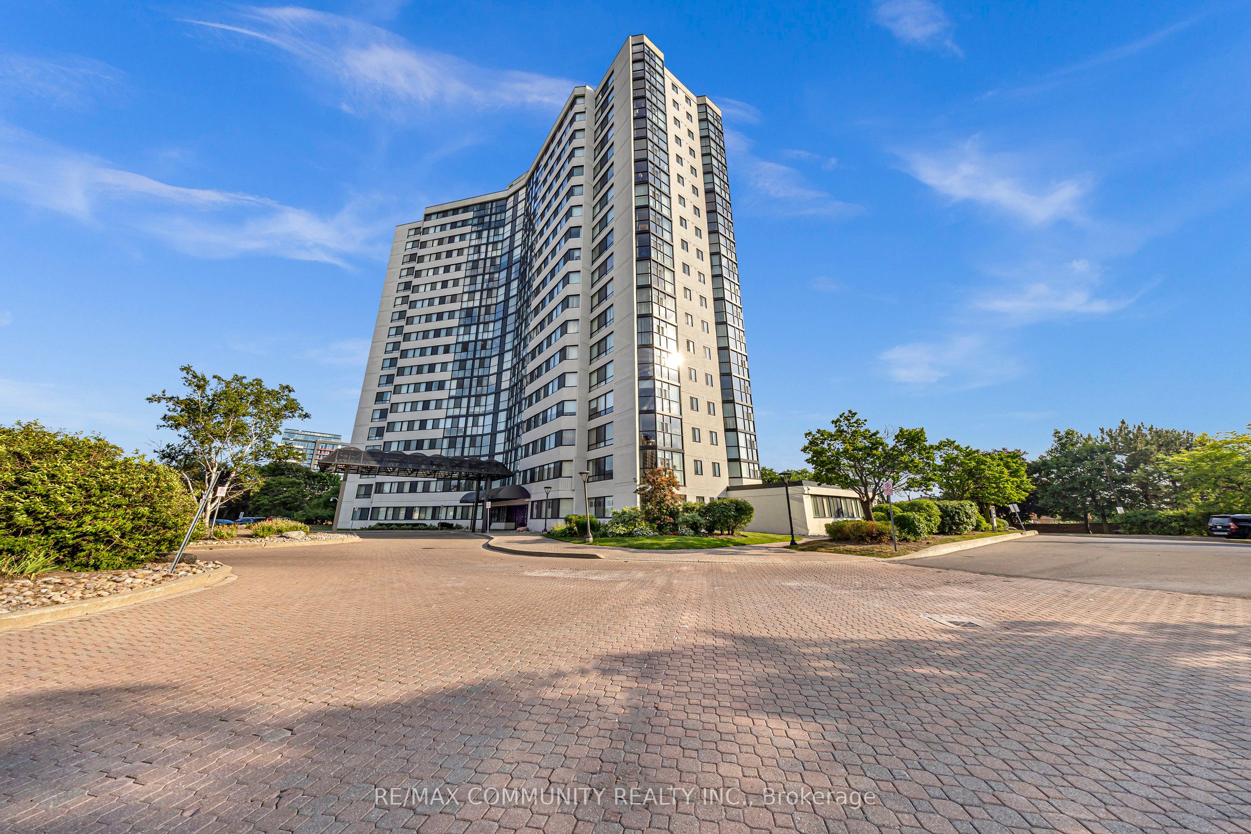 1360 Rathburn Road E 908