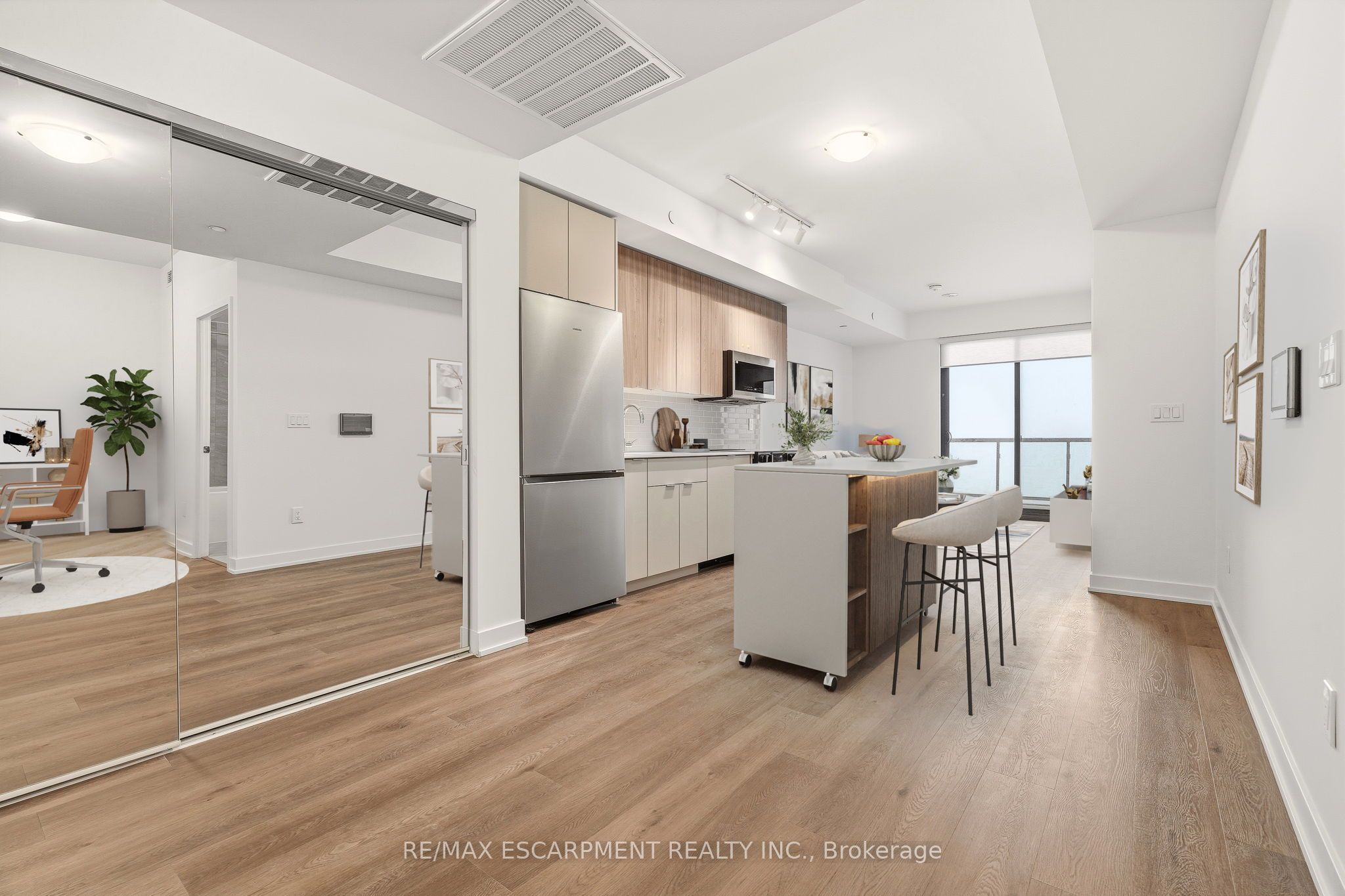 2075 Lakeshore Road 1106