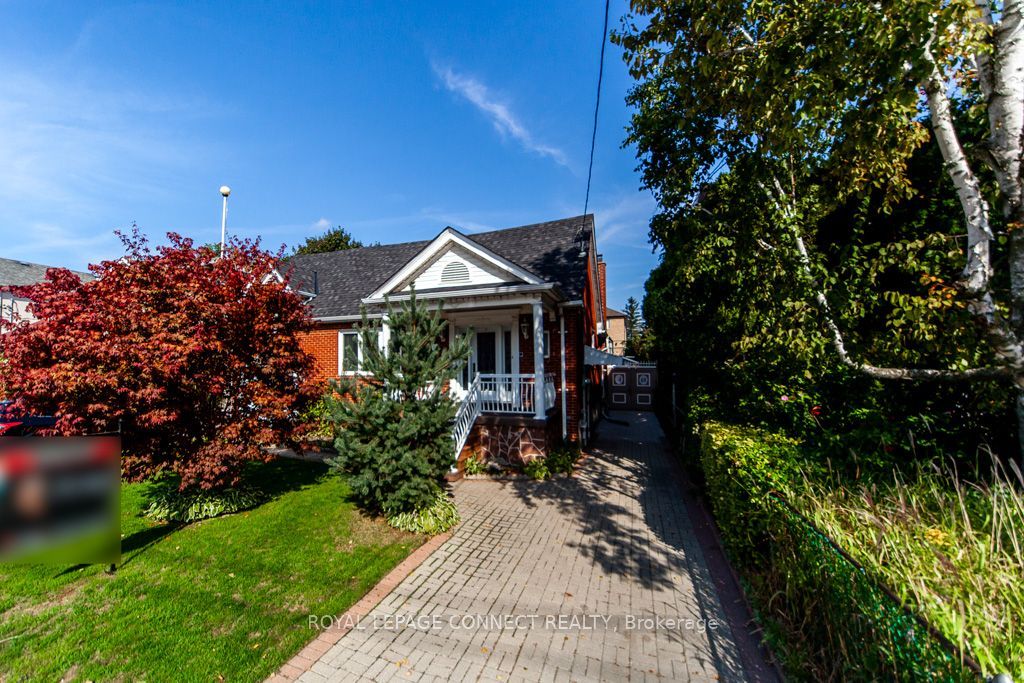 Photo of 30 East Drive E, Toronto, ON M6N 2N7 (MLS # W12407772)