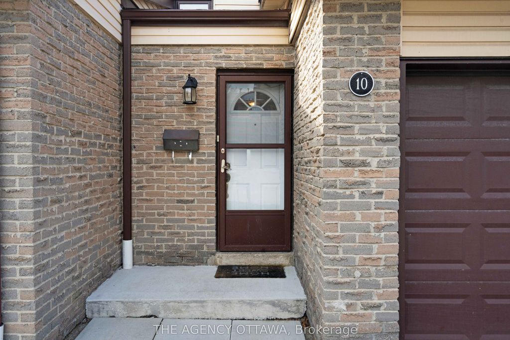 Photo of 10 Collins Crescent #9, Brampton, ON L6V 3M9 (MLS # W13032308)