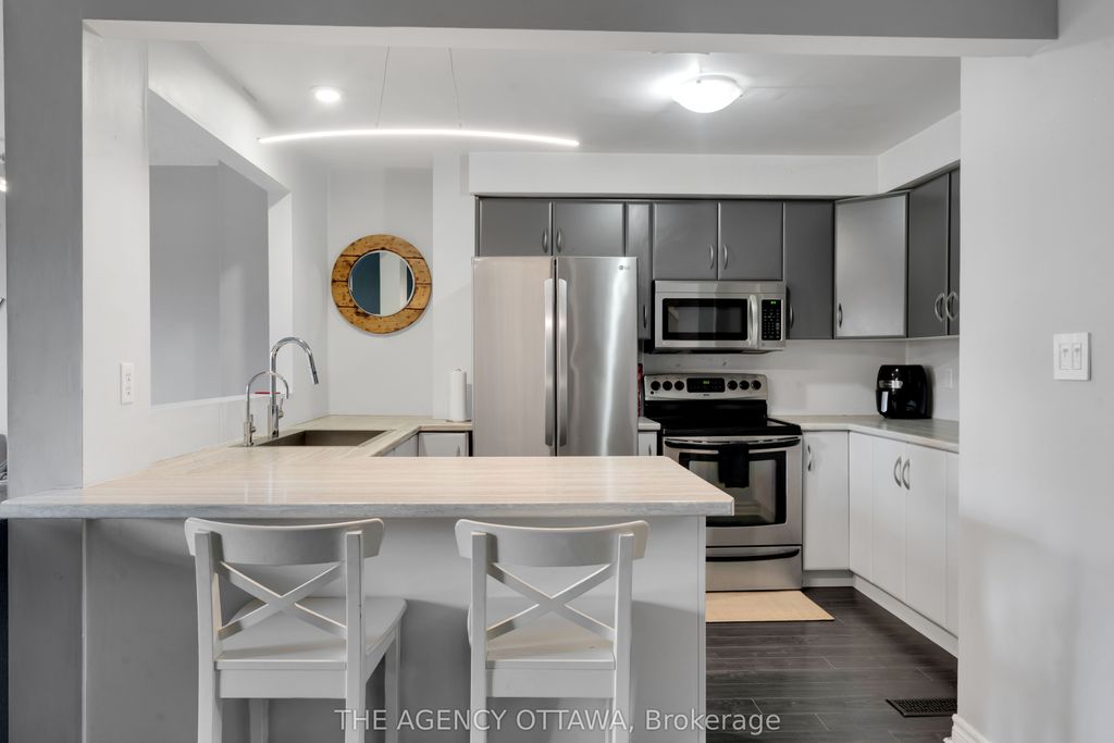 Photo of 10 Collins Crescent #9, Brampton, ON L6V 3M9 (MLS # W13032308)