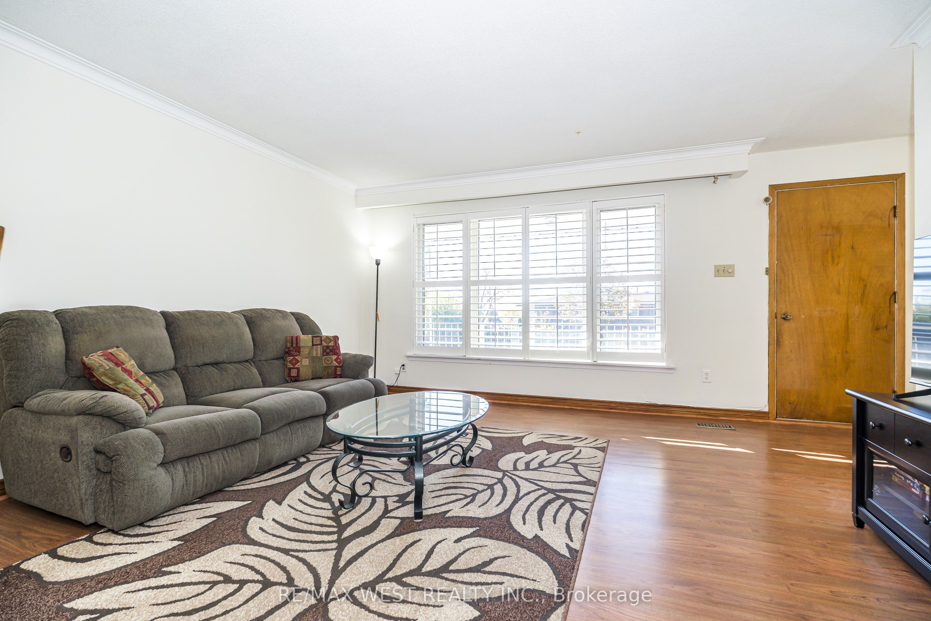 112 Harris Crescent
