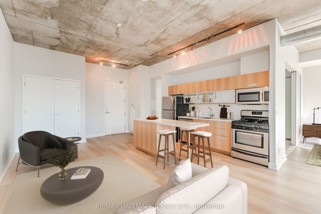 Photo of 60 Bathurst Street #910, Toronto, ON M5V 2P4 (MLS # C12449985)