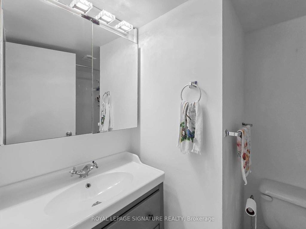 Photo of 1001 Bay Street #403, Toronto, ON M5S 3A6 (MLS # C12439445)