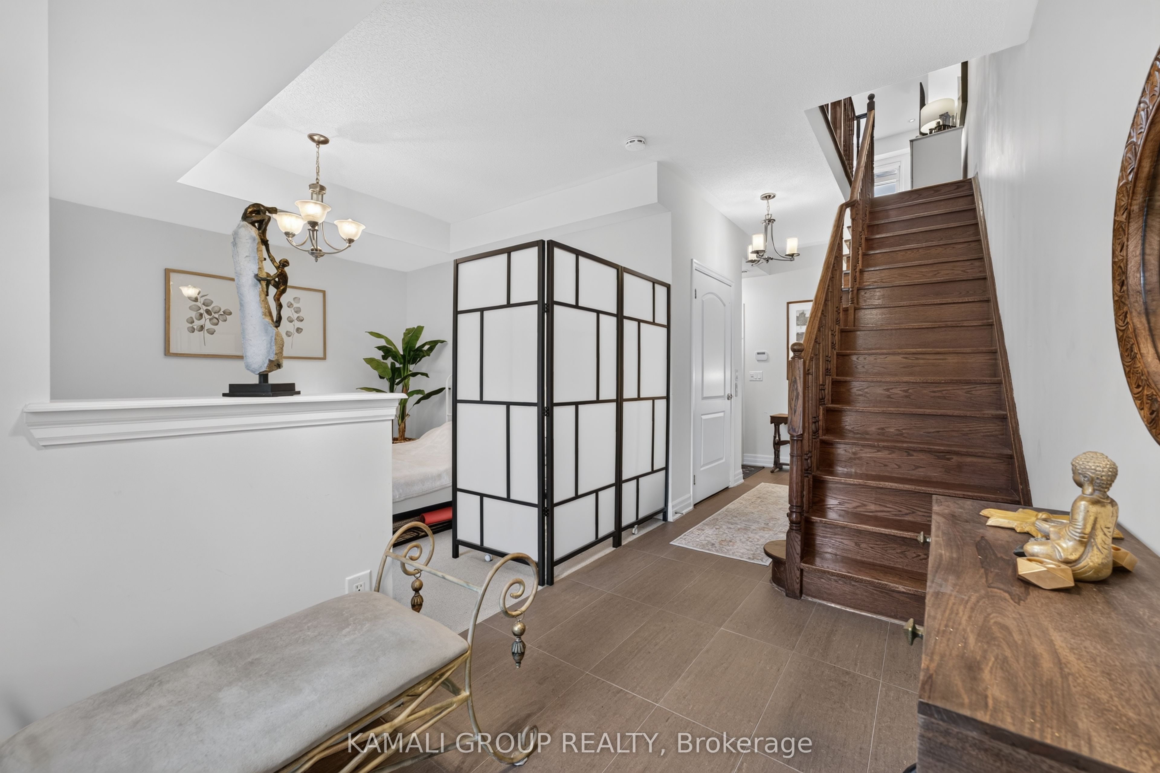 39 Beverley Glen Boulevard
