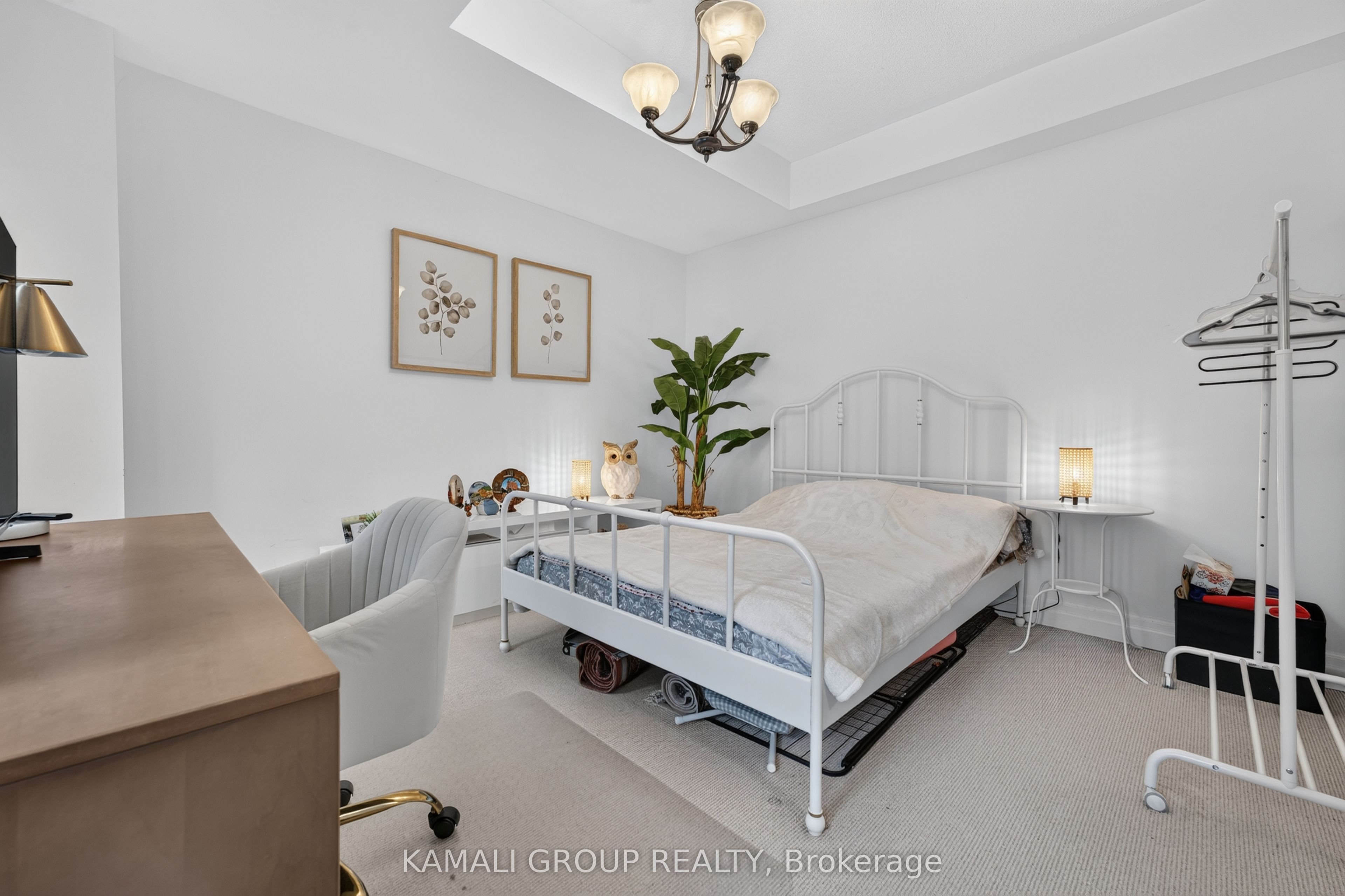 39 Beverley Glen Boulevard