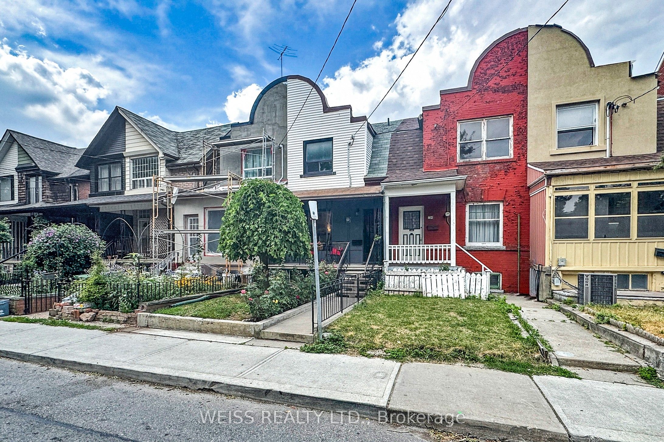 758 Richmond Street W