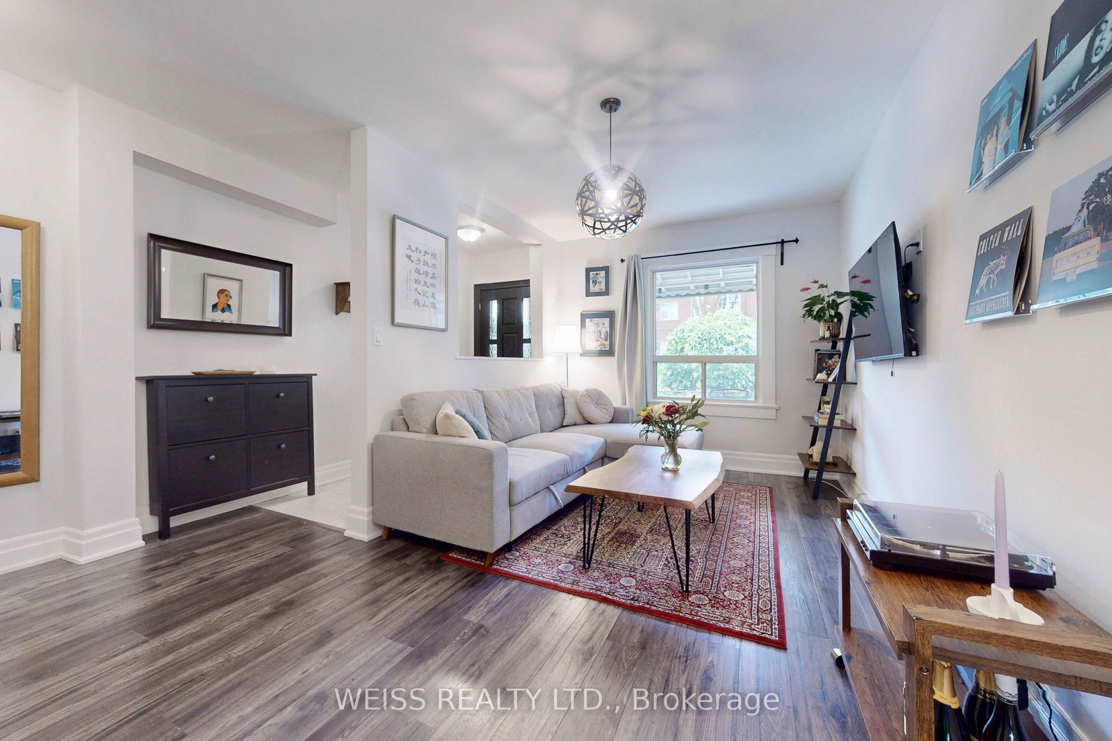 758 Richmond Street W