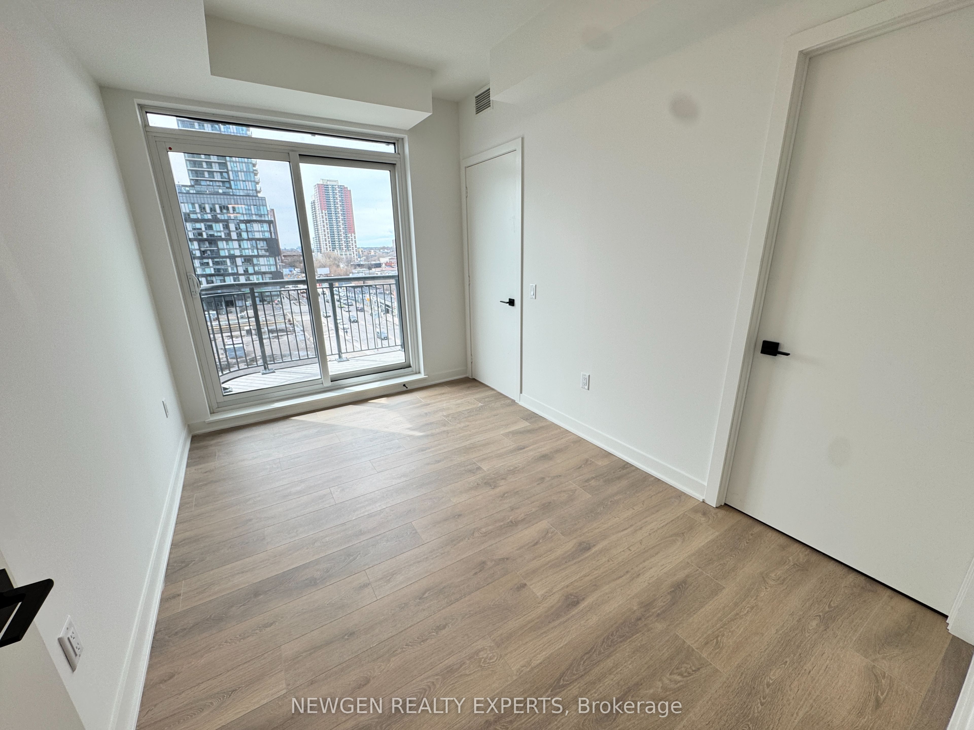 1185 Dupont Street 414