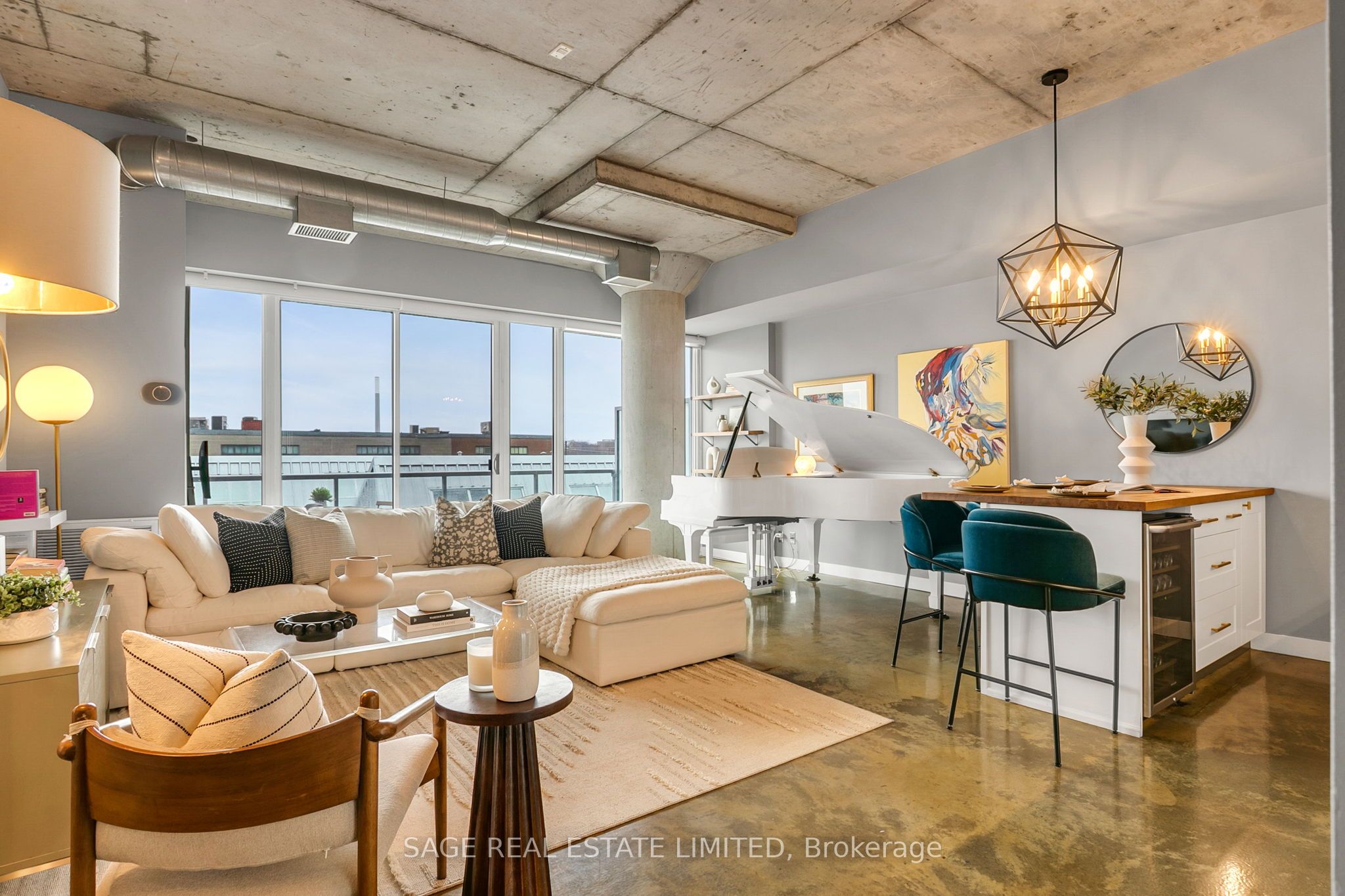 201 Carlaw Avenue 411