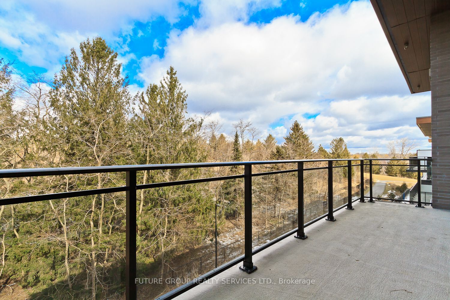 1575 Lakeshore Road W 410