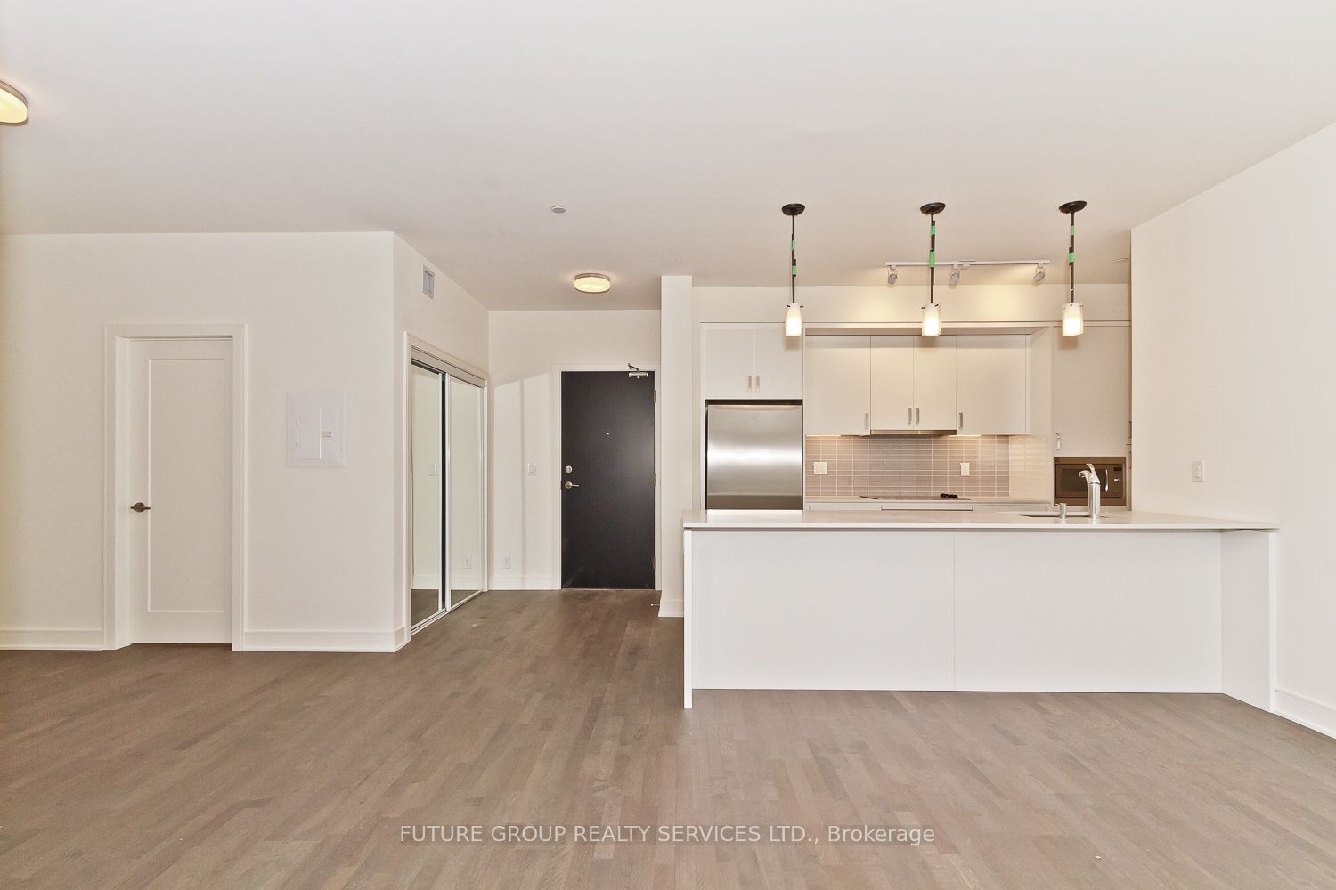 1575 Lakeshore Road W 410