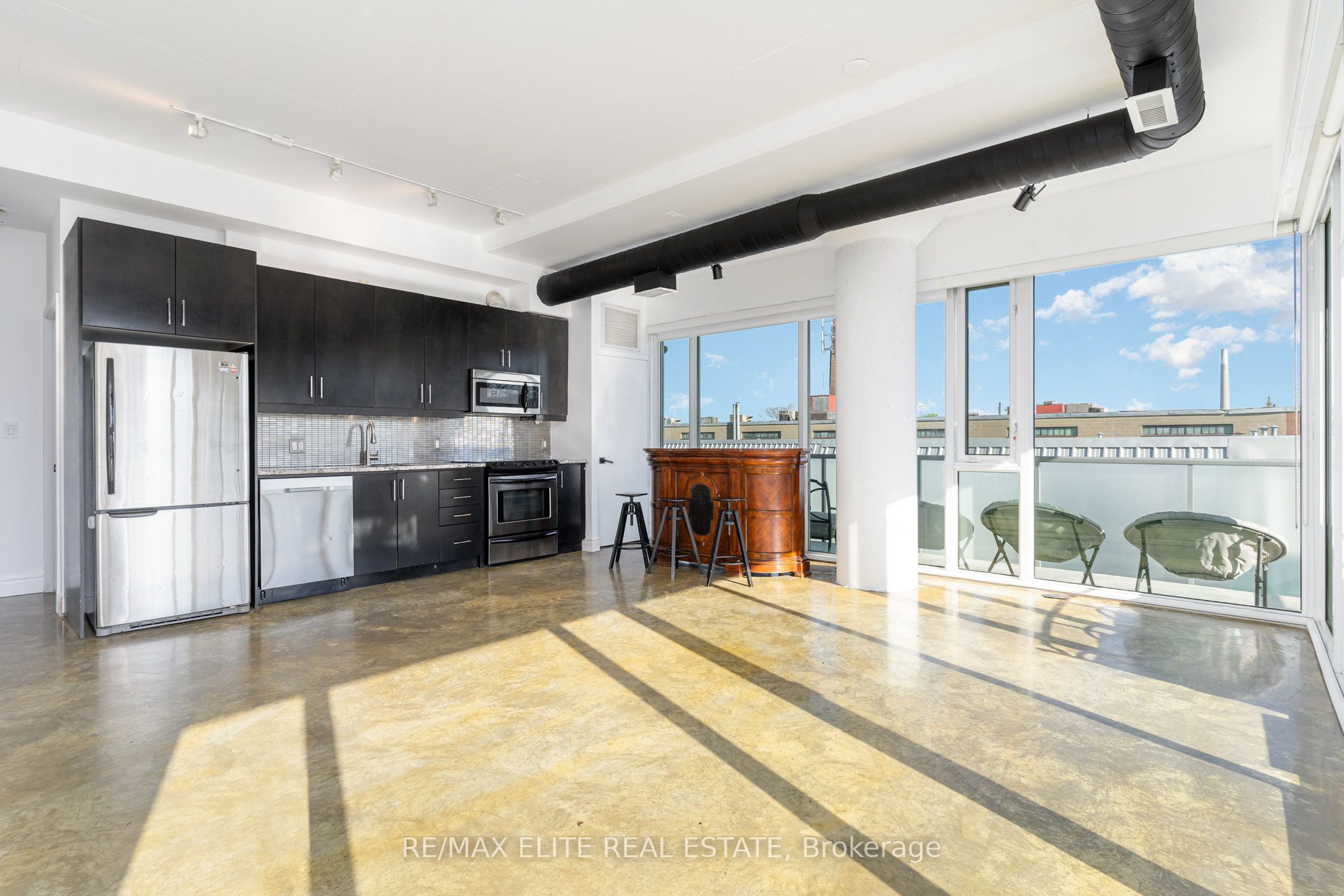 201 Carlaw Avenue 412