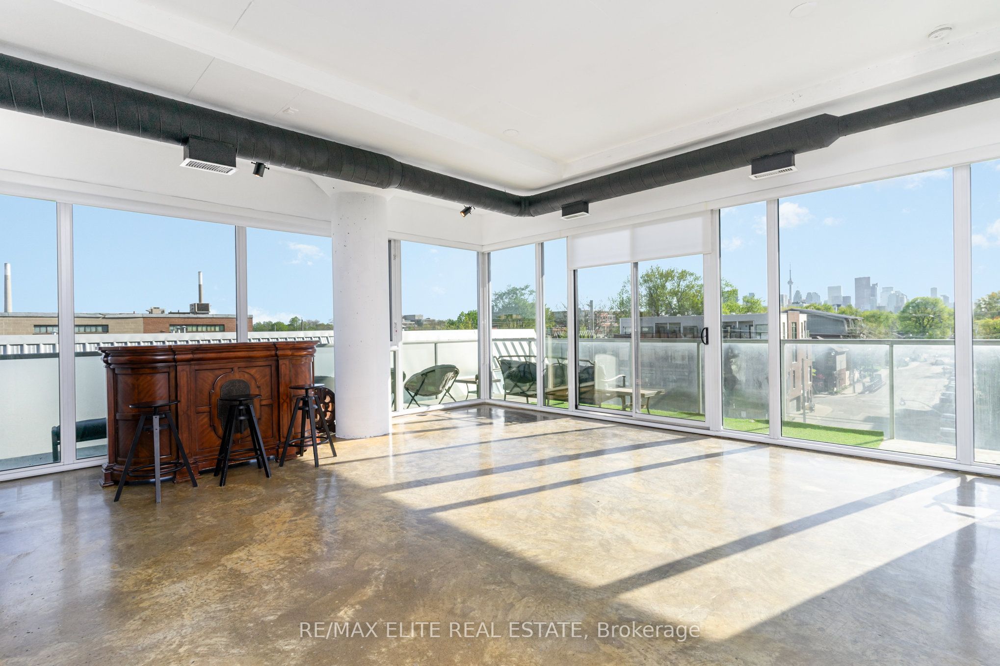 201 Carlaw Avenue 412